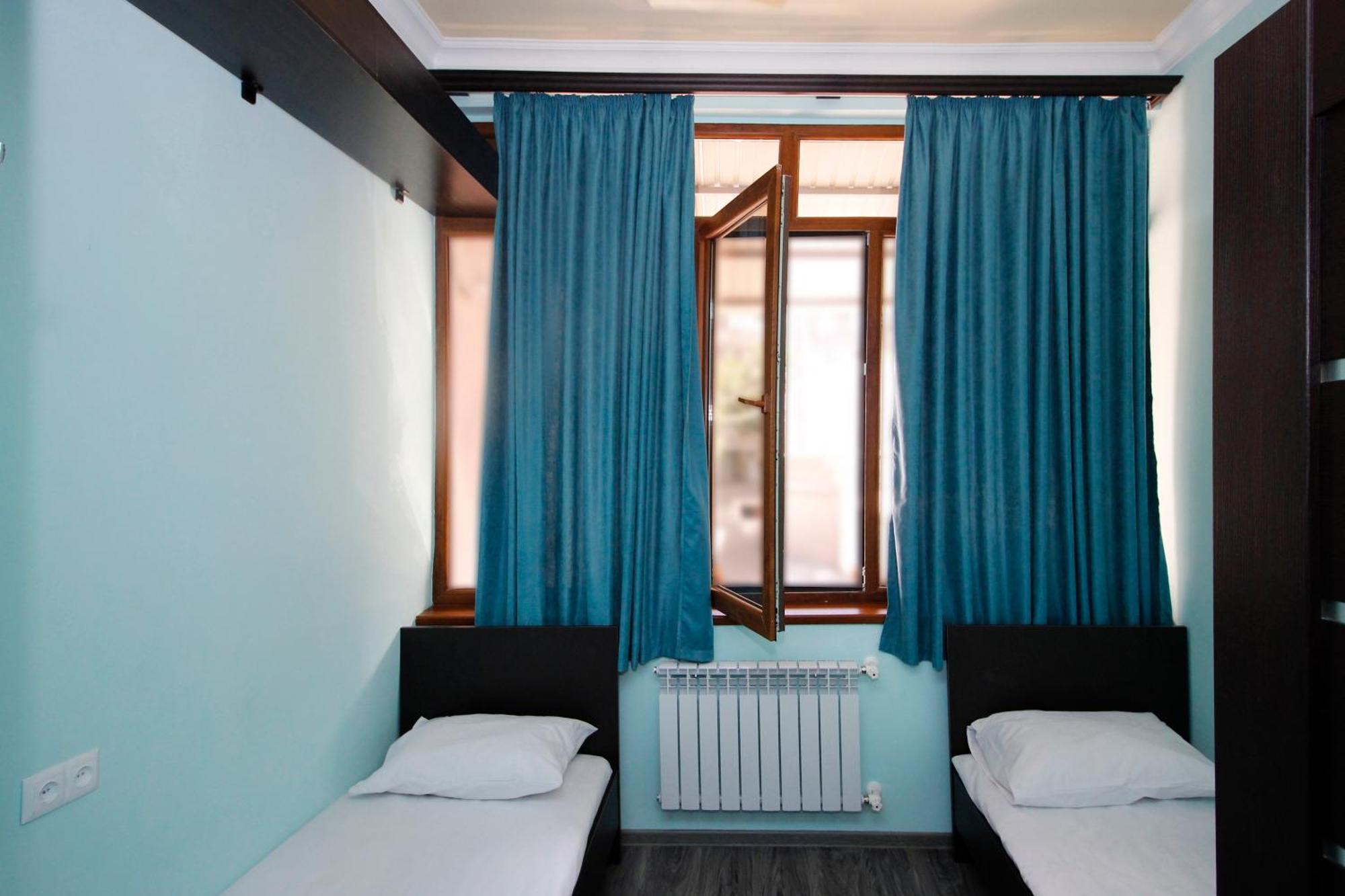 Hotel Victoria Ереван Екстериор снимка
