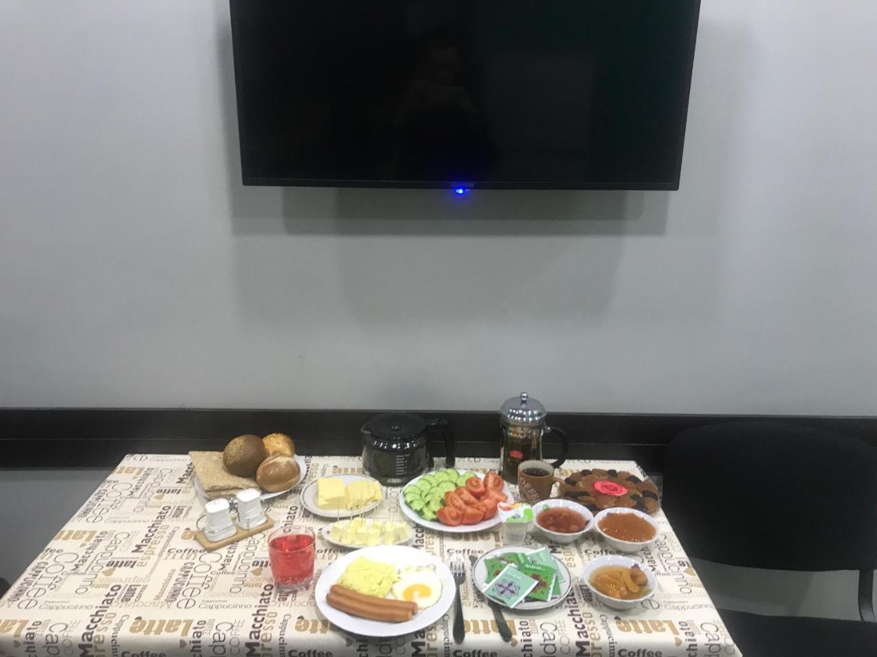 Hotel Victoria Ереван Екстериор снимка