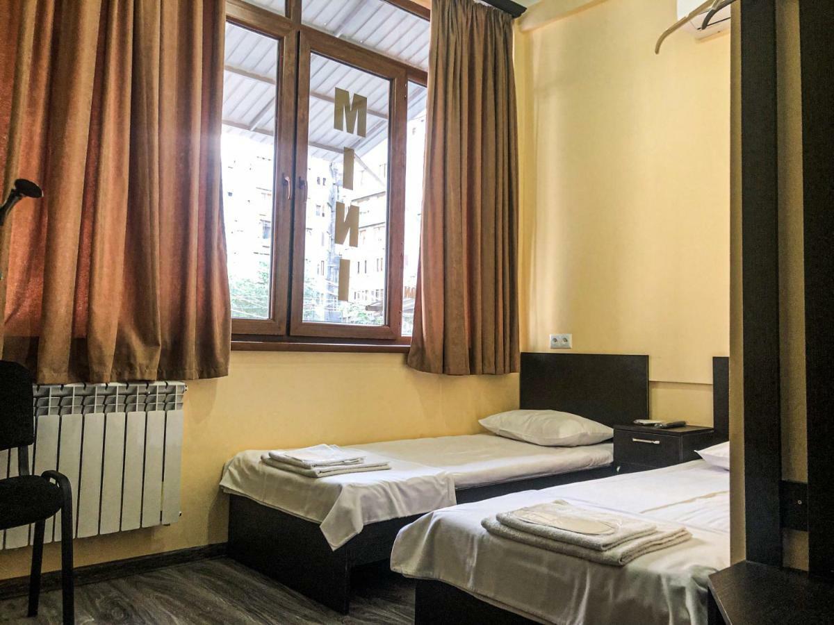Hotel Victoria Ереван Екстериор снимка