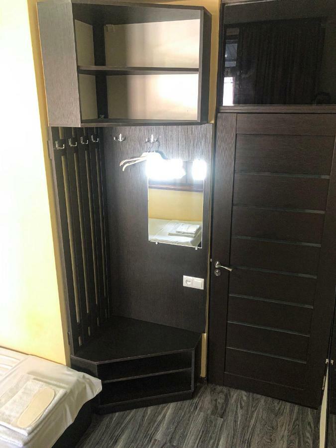 Hotel Victoria Ереван Екстериор снимка